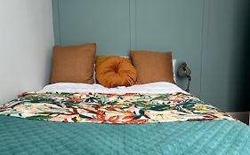Bath Accommodation, Near City With Free Parking And High Speed Wi-Fi